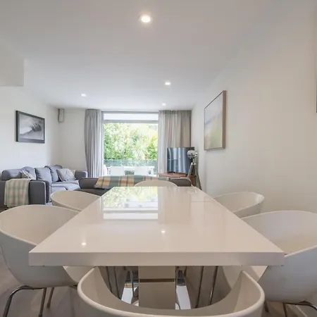 Spacious Home Near Cbd Spa Pool Parking 3Br